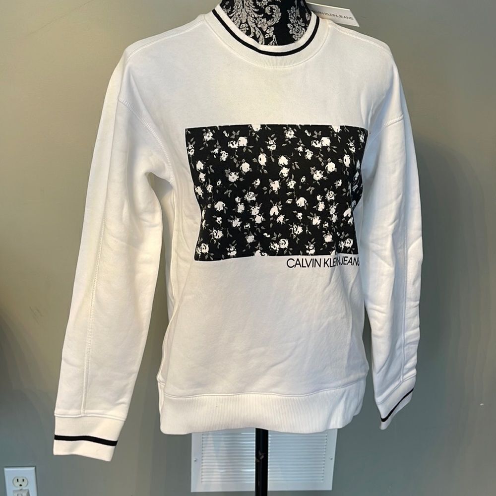 Calvin Klein Women’s White Fleece Sweater . NEW